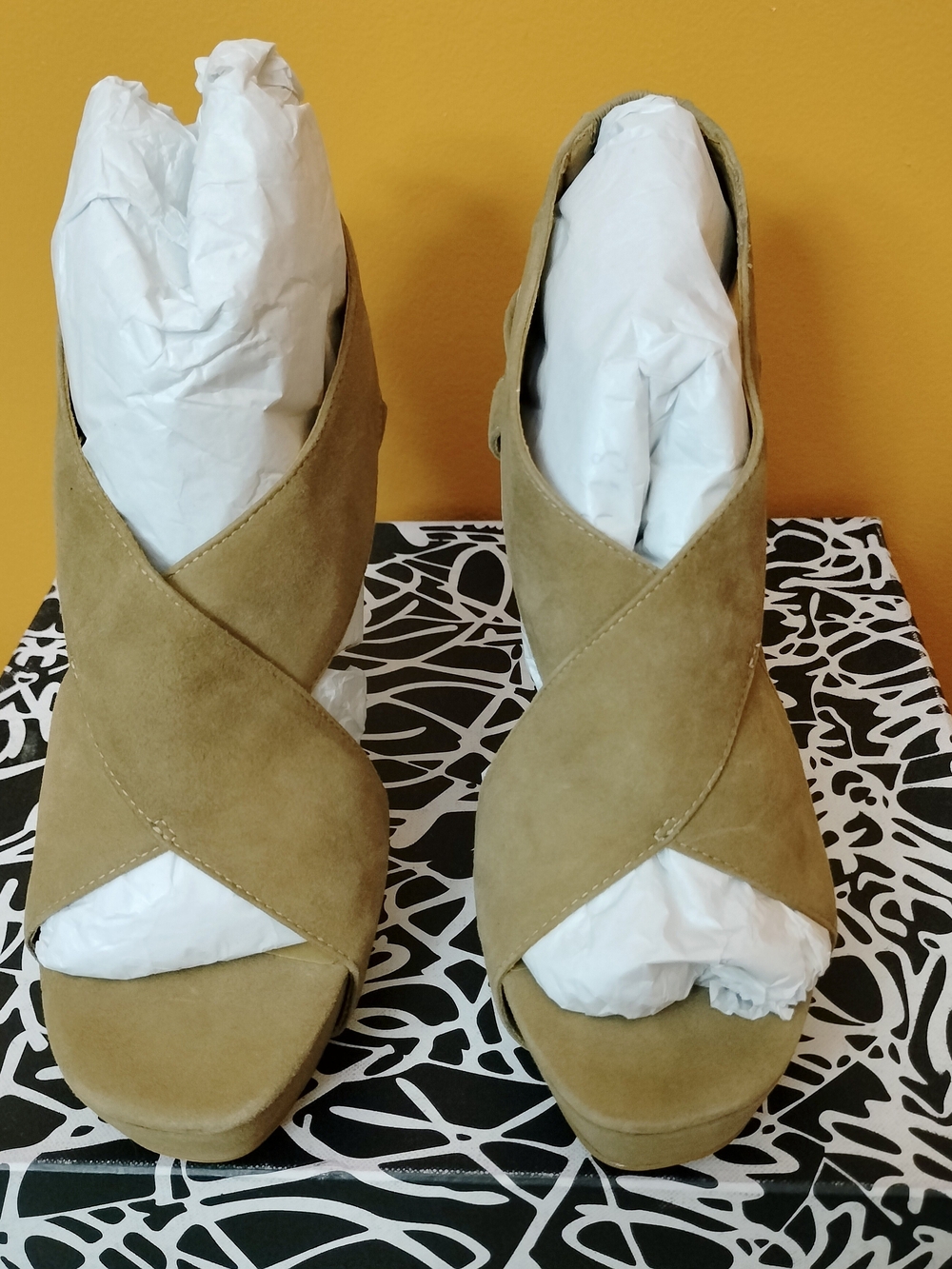 DVF Diane von Furstenberg Zia Suede Platform Heels Camel Size 8 New Box